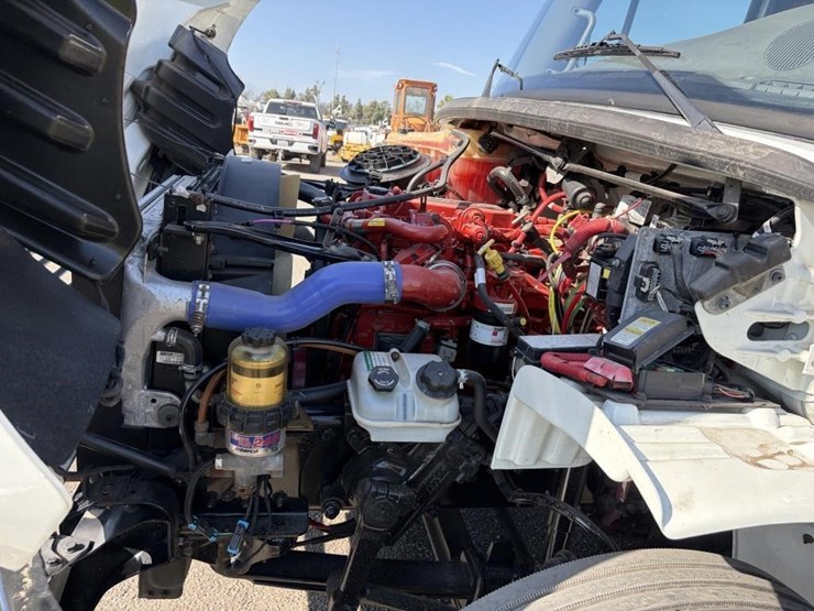 2018-freightliner-m2-106-image-6