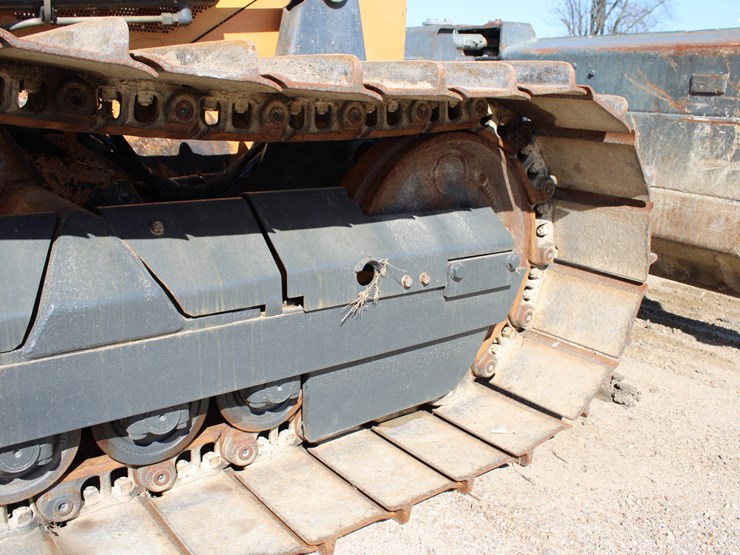 2017-case-580m-image-8