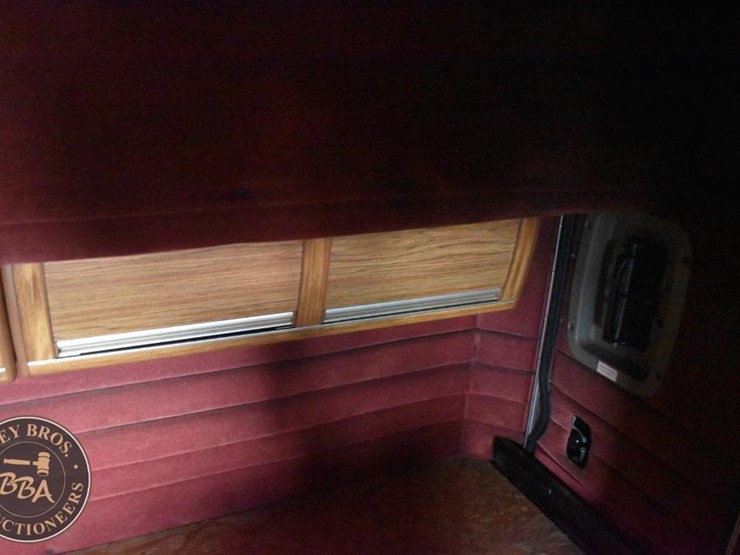 2004-peterbilt-379-image-50