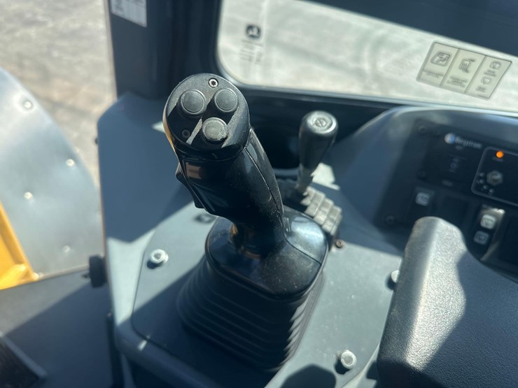 2022-john-deere-644-image-29