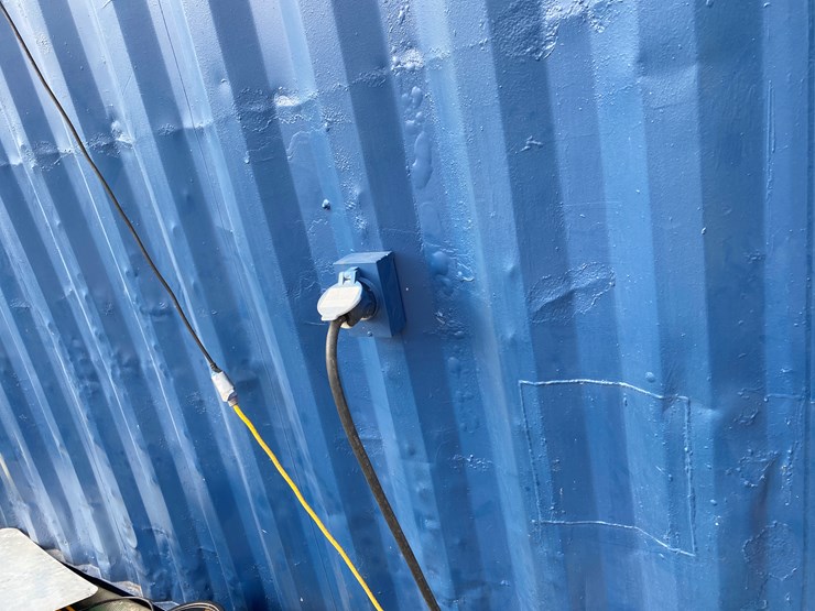 #1100-•-40'-container-with-16"-office-image-10