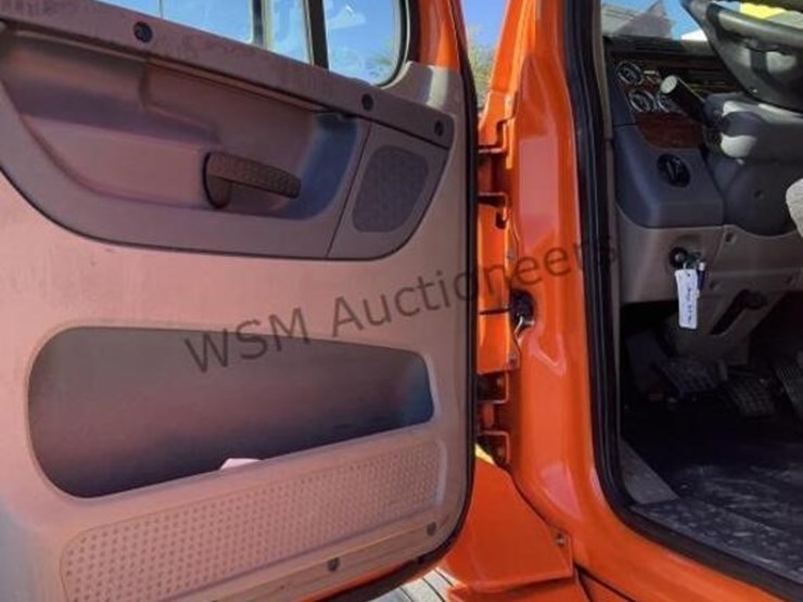 2012-freightliner-cascadia-t/t-image-25