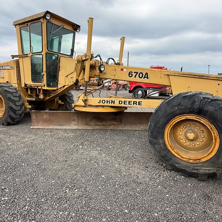 DEERE 670A