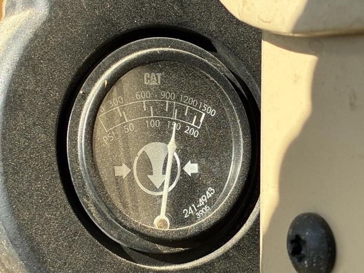 2005-caterpillar-143h-image-37