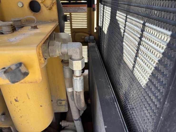 2006-caterpillar-143h-image-73