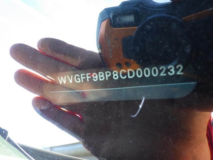 2012-volkswagen-touareg-image-15