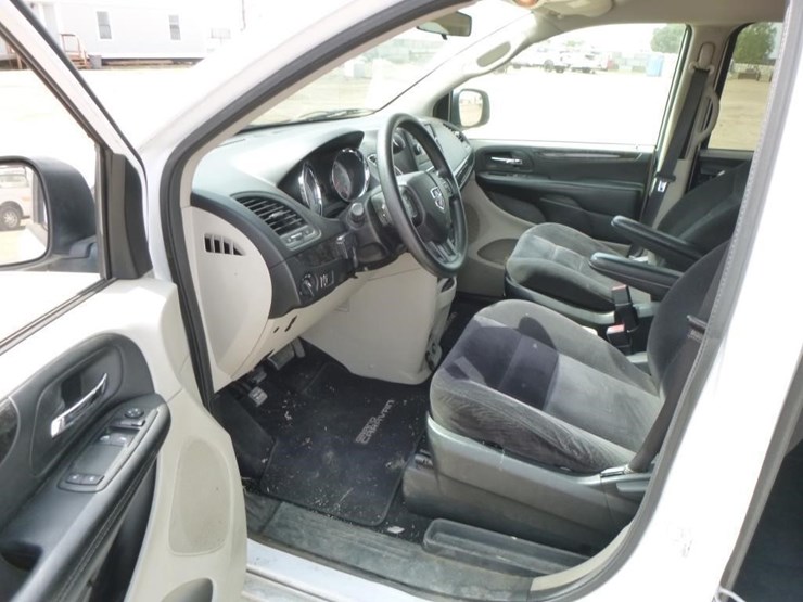 2014-dodge-grand-caravan-image-12