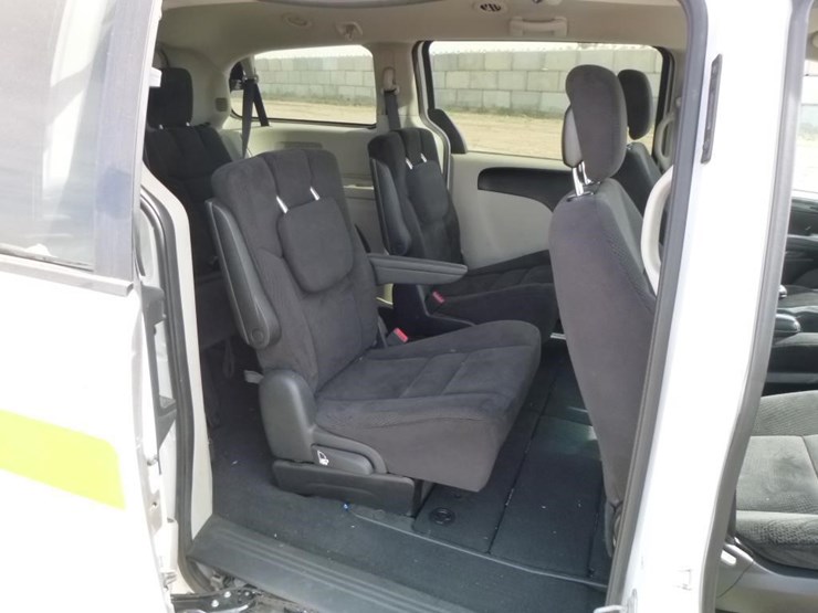 2014-dodge-grand-caravan-image-25