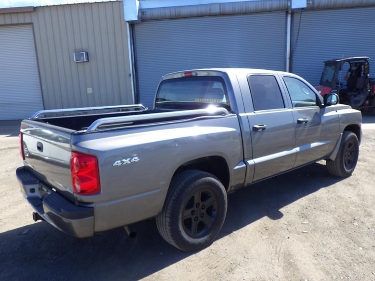 2011-dodge-dakota-image-3