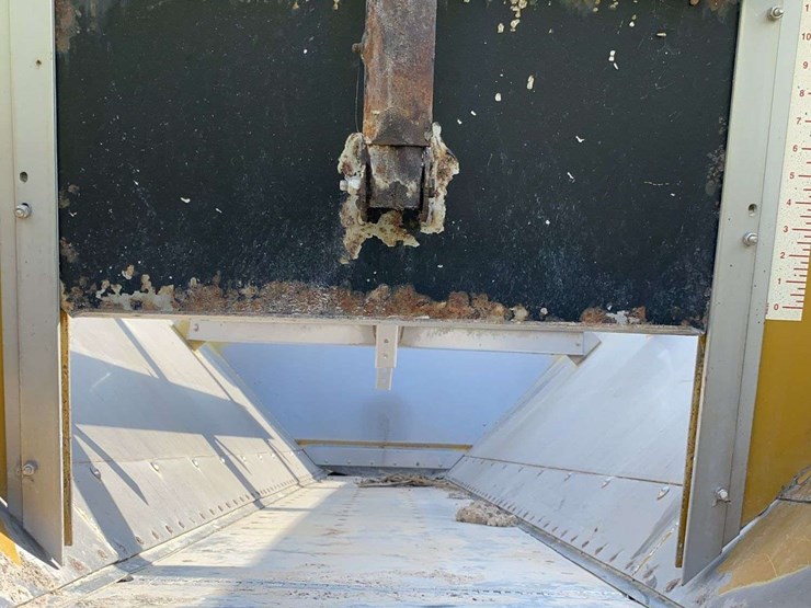 2006-terra-gator-6103-showing-7352-hrs-image-5