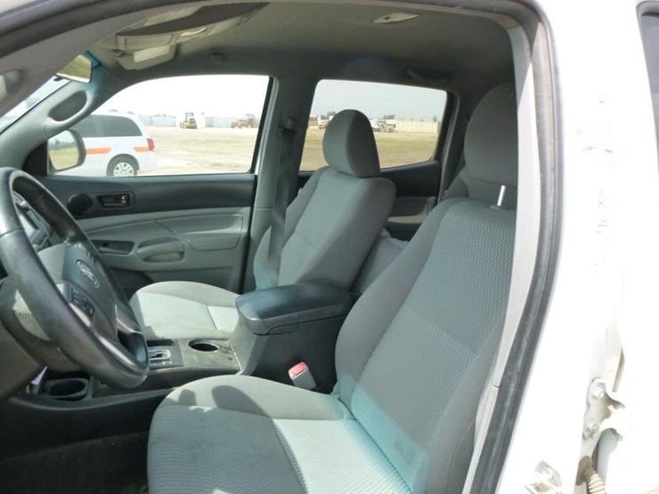 2013-toyota-tacoma-image-11