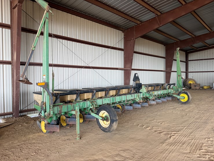 john-deere-7300-image-2