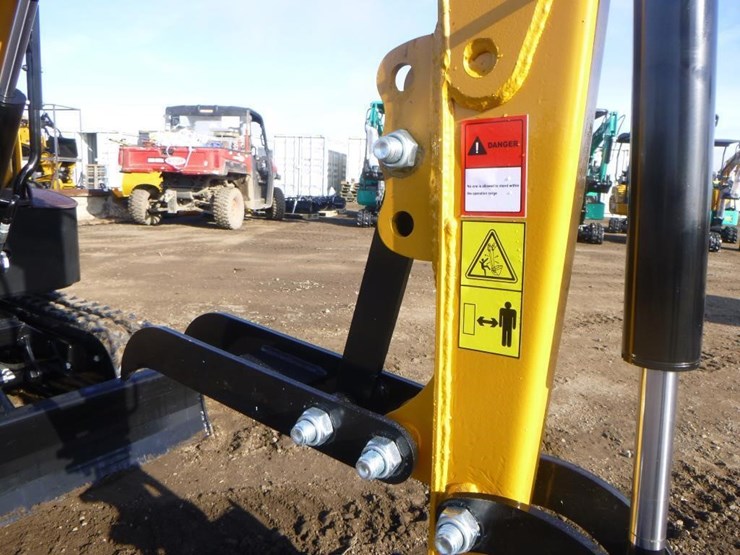 2025-agt-h12r-hydraulic-excavator-image-12