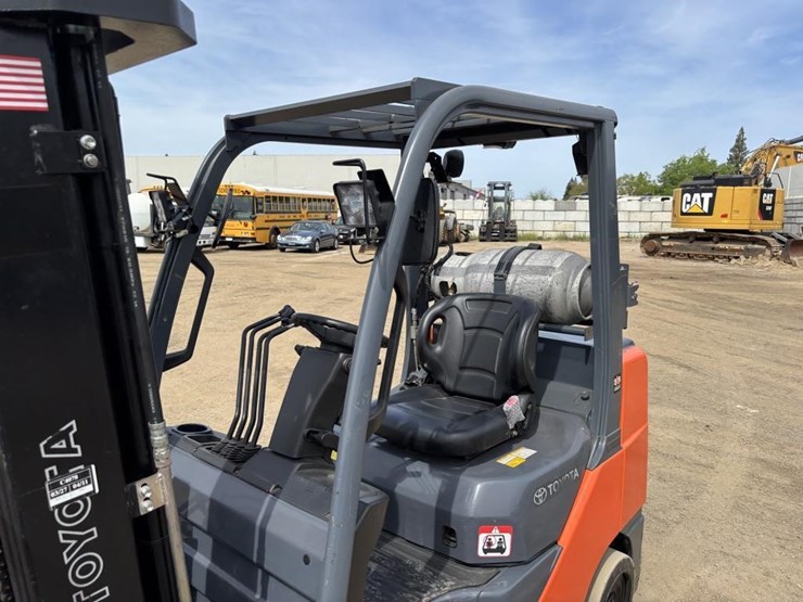 2013-toyota-8fgcu32-image-17