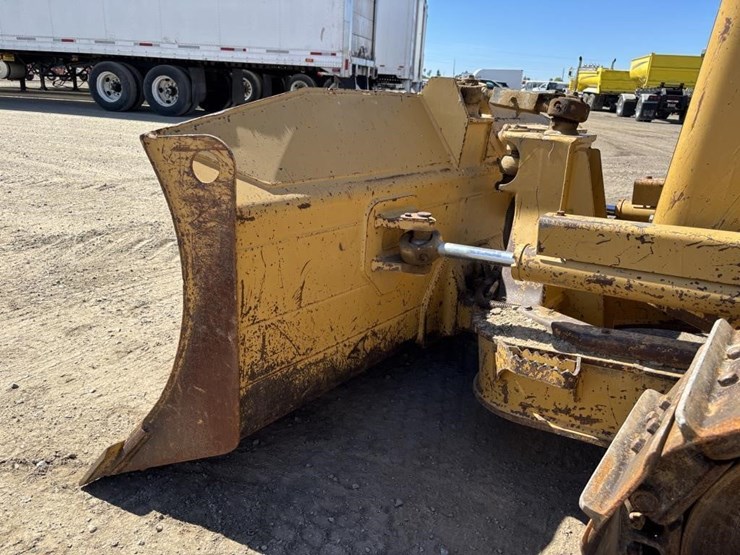 2002-caterpillar-d3g-image-9