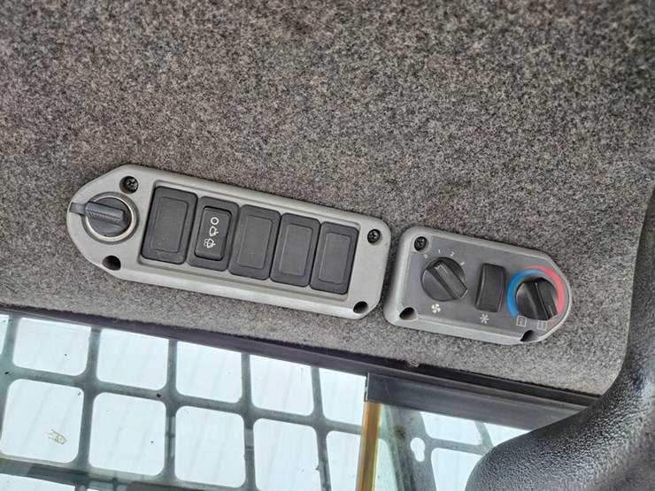 bobcat-s130-image-27