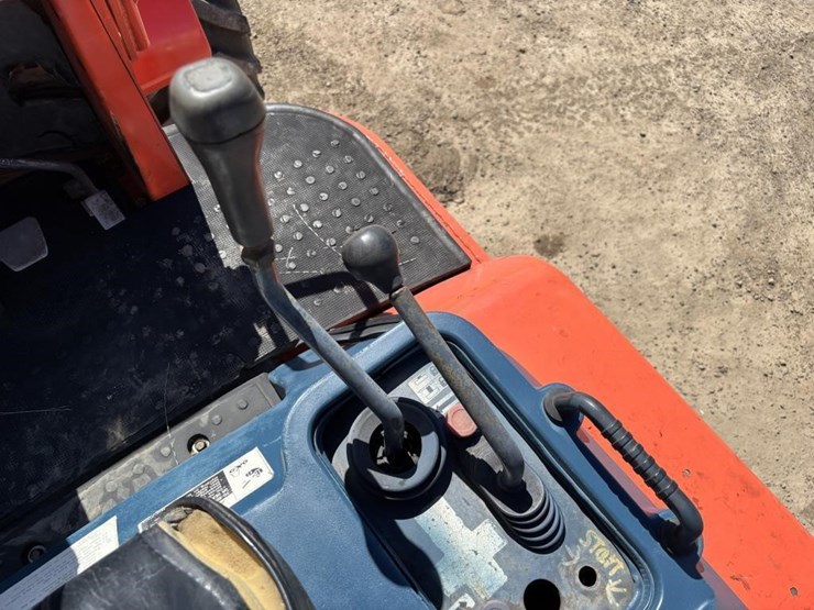 1999-kubota-r520-image-30