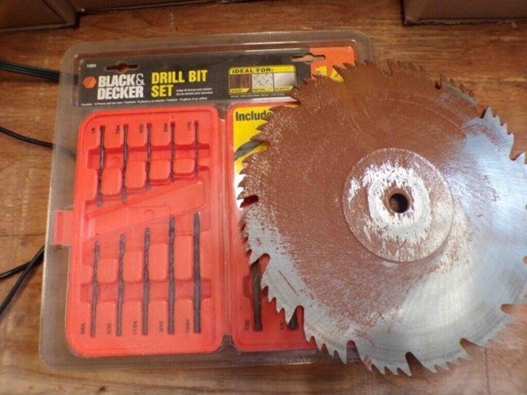 box-of-drill-bits,-saw-blades,-etc.-image-3