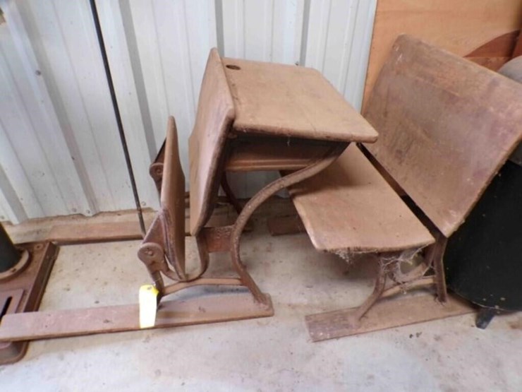 vintage-school-desk-image-1