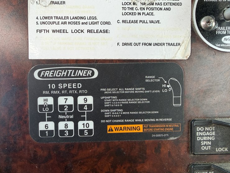 #2100-•-2008-freightliner-t10-image-8