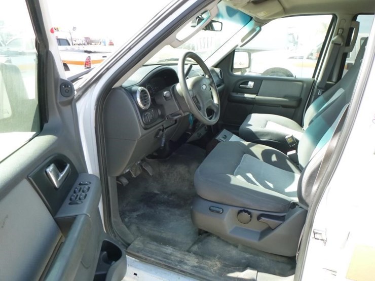 2003-ford-expedition-image-10