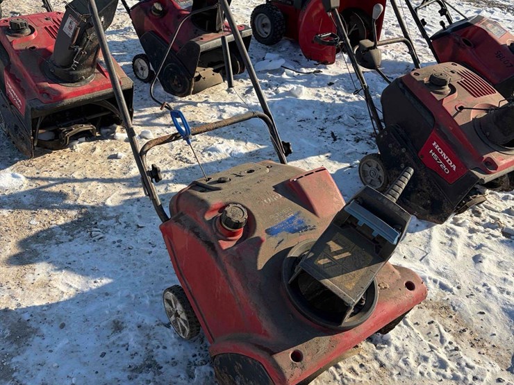 toro-power-clear-snow-blower-image-2