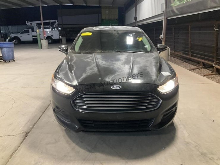 2014-ford-fusion-se-sdn-image-3