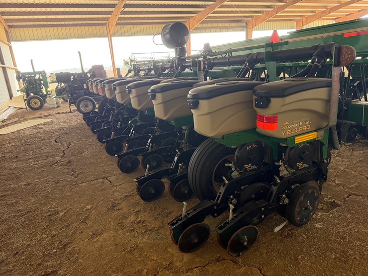 great-plains-yp825a-image-3