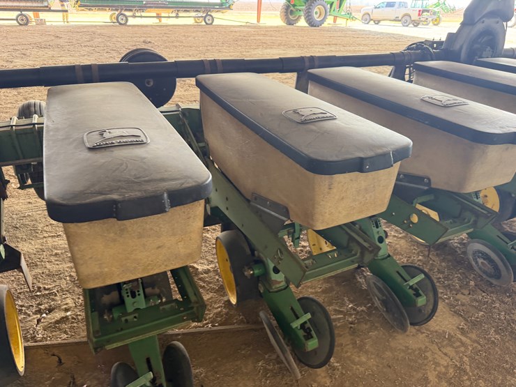 john-deere-7300-image-7