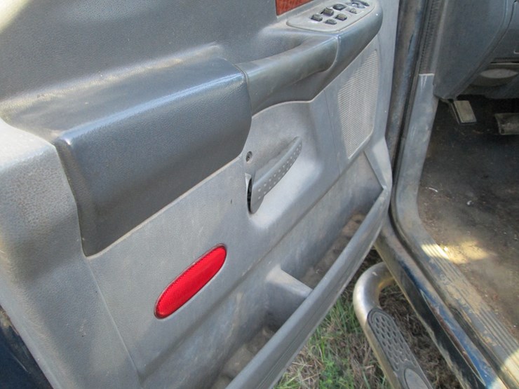 2006-dodge-3500-image-27