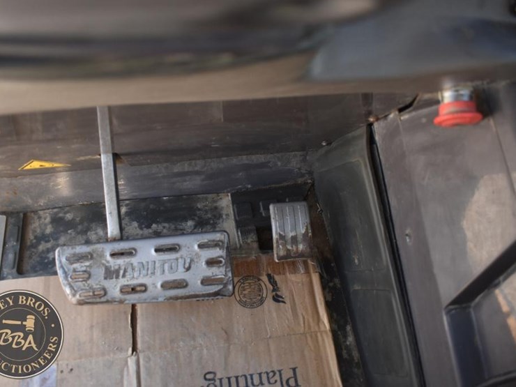 2013-manitou-mlt845-120-image-46