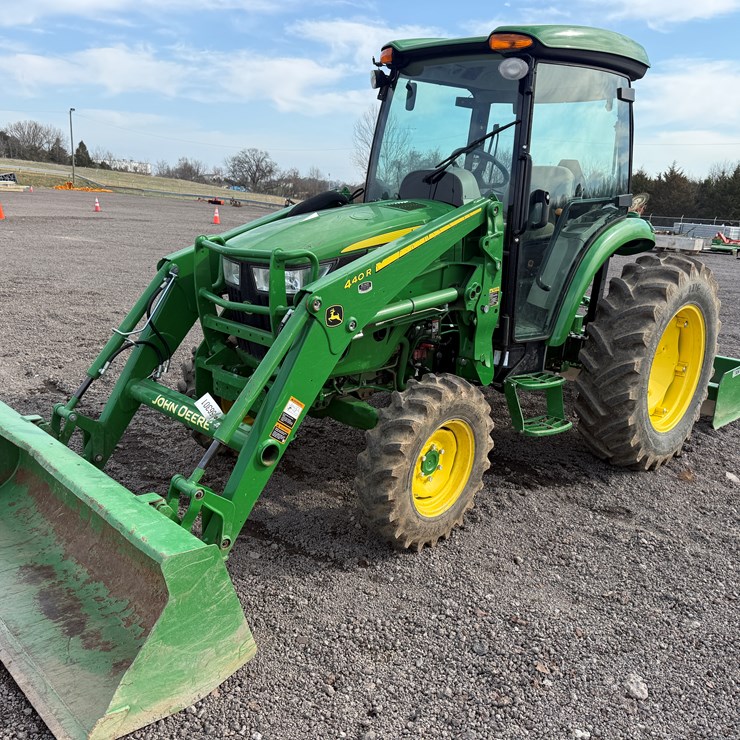 JOHN DEERE 4052R