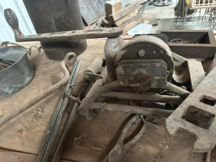 square-tubing-shelves-&-contents-image-4