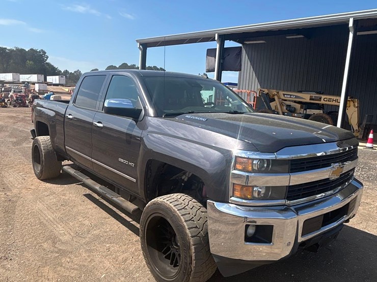 2015-chevrolet-silverado-ltz-2500hd-4x4-crew-cab-pick-up-truck-image-1