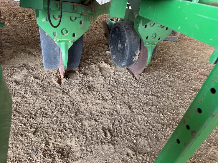 john-deere-7300-image-33