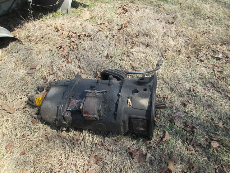 #43957-•-spicer-6sp-transmission-w/pto-image-3