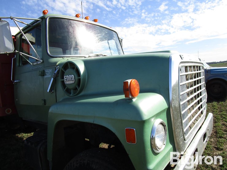 1973-ford-8000-image-14