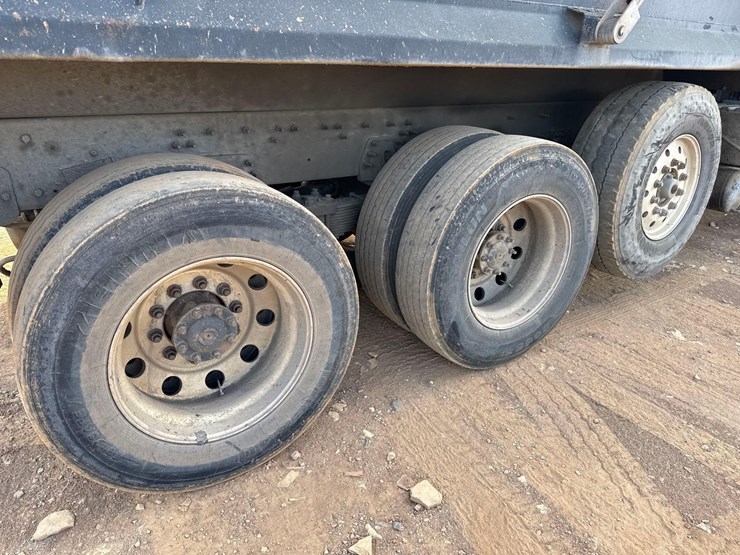 2015-caterpillar-ct660l-image-17