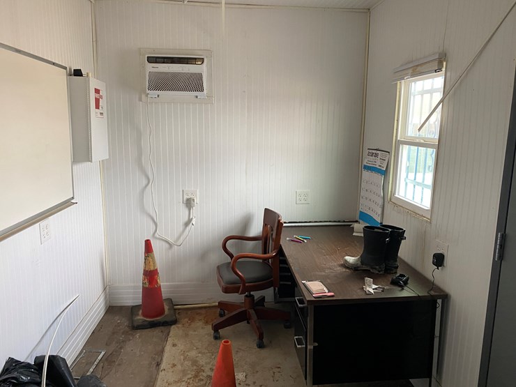 #1100-•-40'-container-with-16"-office-image-4