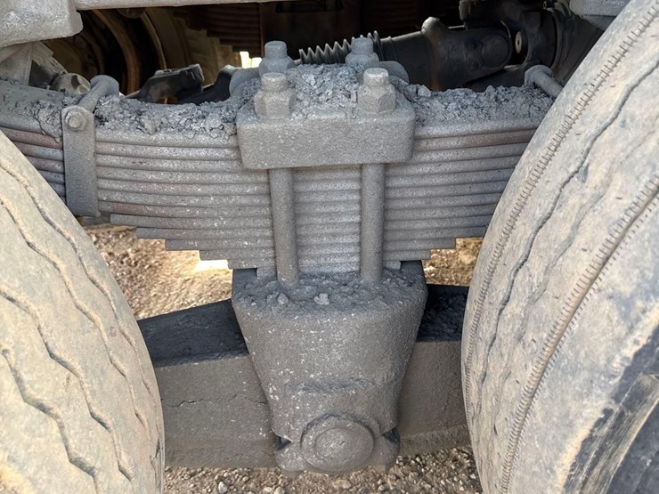 2015-caterpillar-ct660l-image-16