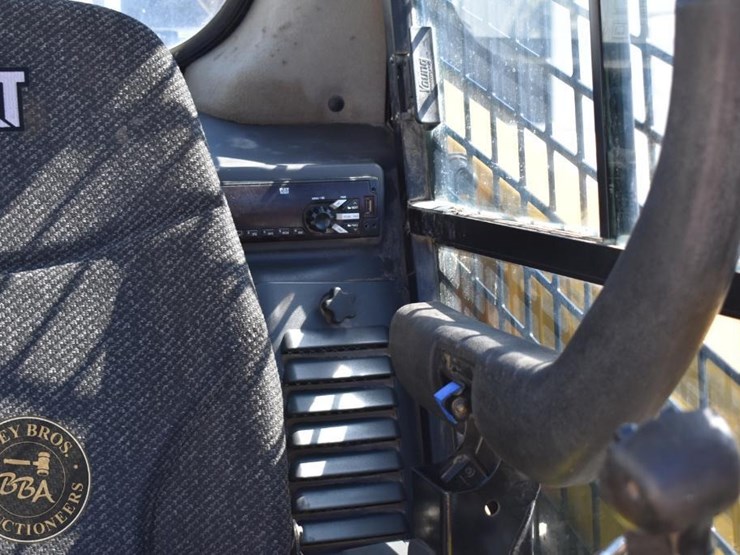 2017-caterpillar-259d-image-49