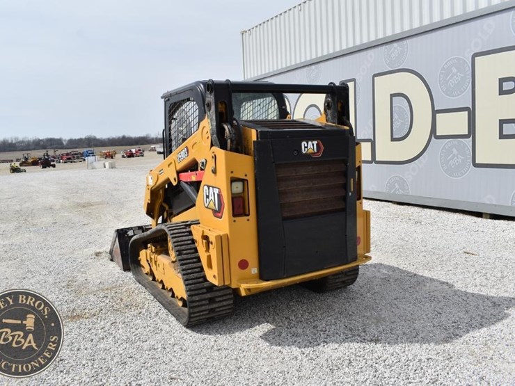 2023-caterpillar-259d3-image-12
