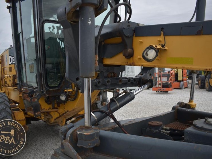 2007-deere-672d-image-29