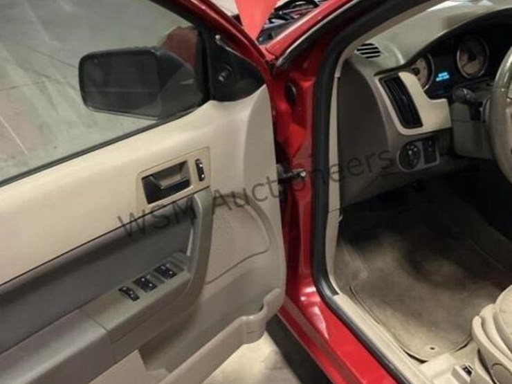 2011-ford-focus-se-sdn-image-22