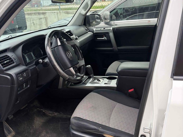 2015-toyota-4-runner-image-9