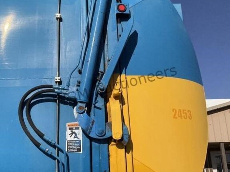 2018-peterbilt-520-image-12