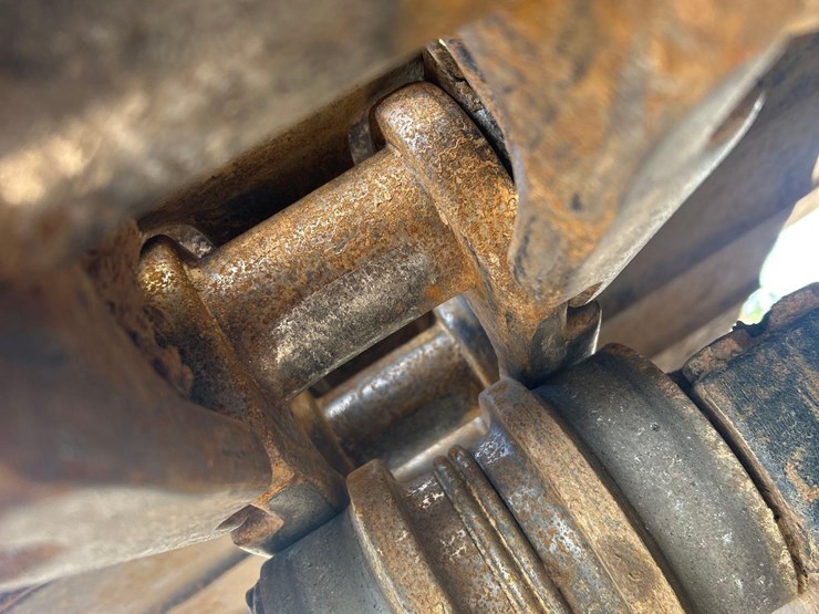 2015-deere-210g-lc-image-23