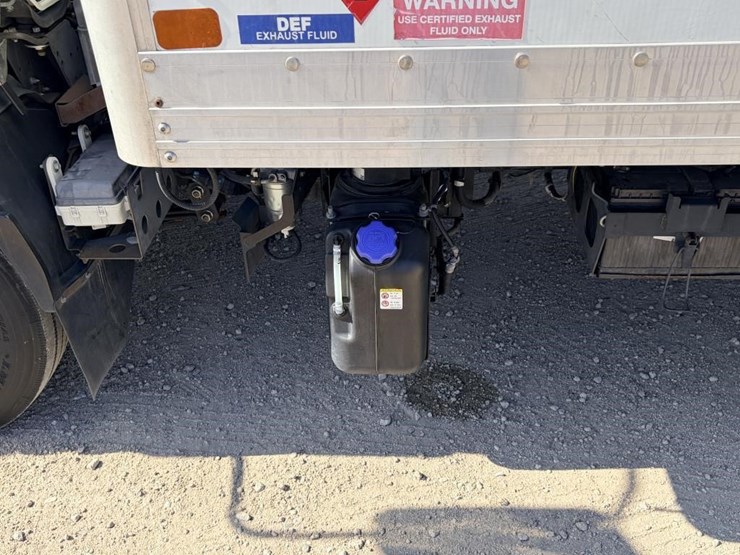 2017-isuzu-nrr-image-8