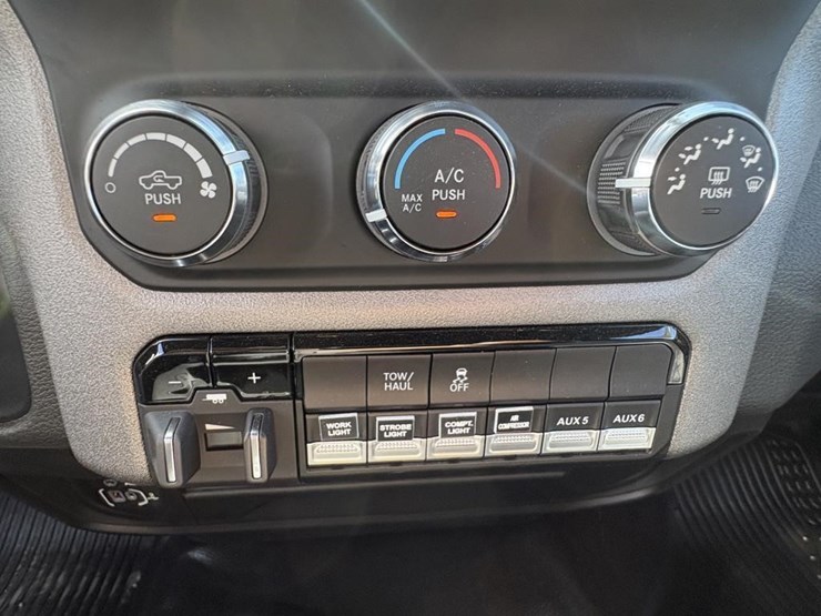 2024-dodge-2500-image-23