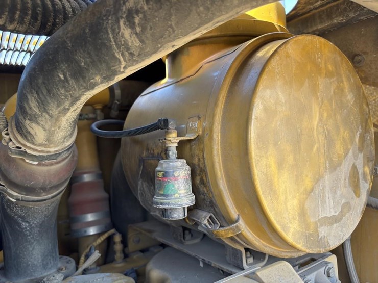 2006-caterpillar-143h-image-65